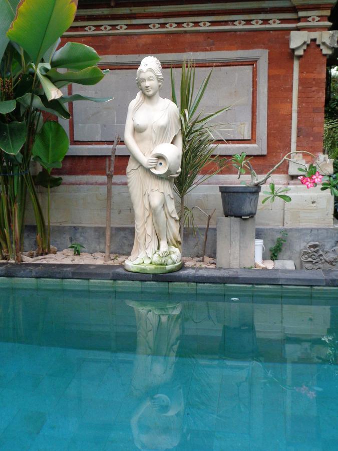 Yulia 1 Couette-café Sanur